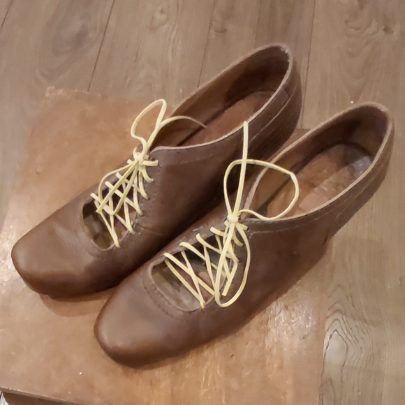 Fluevog Barkerville Get-ups - Picture 4 of 10
